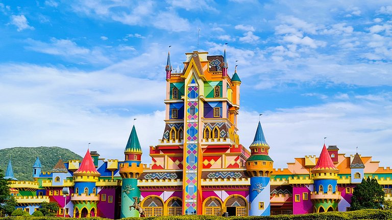 Apto na praia da Armação e perto do Beto Carrero