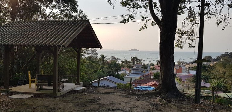 Chalé c/ Churrasqueira próximo à praia e ao Parque