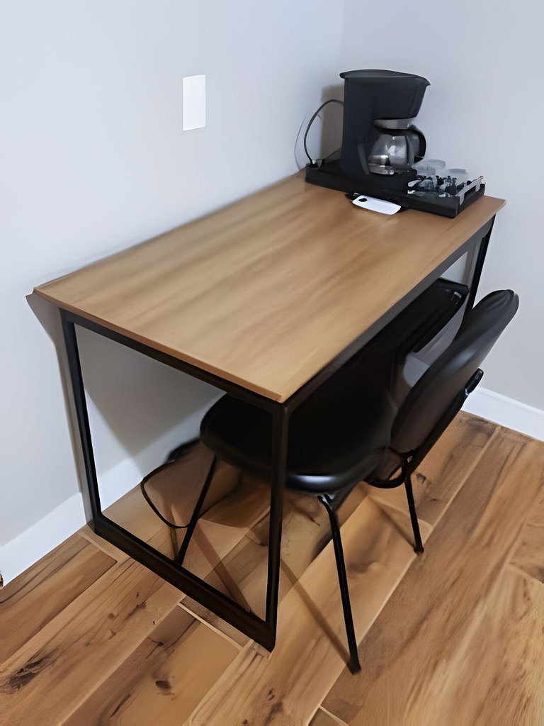 Suíte p/ 2 Adultos com Ar e Workspace