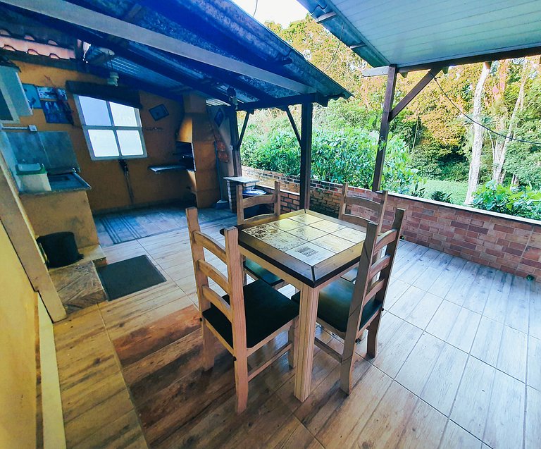 Chalé c/ Churrasqueira próximo à praia e ao Parque